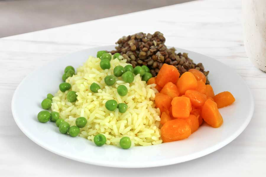 Ensalada de calabazas, lentejas, arroz al curry y arvejas